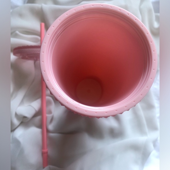 Starbucks 2022 Valentine's Soft Touch Pink Studded Venti (24 oz.) Tumbler - Picture 2 of 6